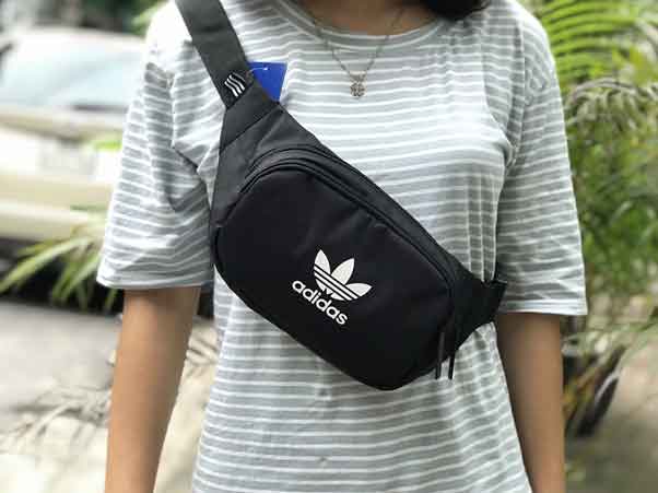 Túi đeo chéo bao tử in logo Adidas 